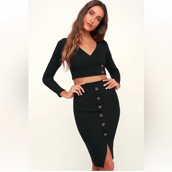 Elegant Black Button-Detail Pencil Skirt - Picture 1 of 5